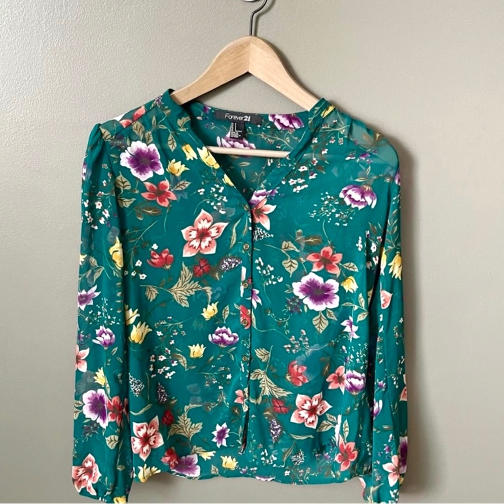 BOGO FREE!! Womens forever 21 floral patterned button down blouse